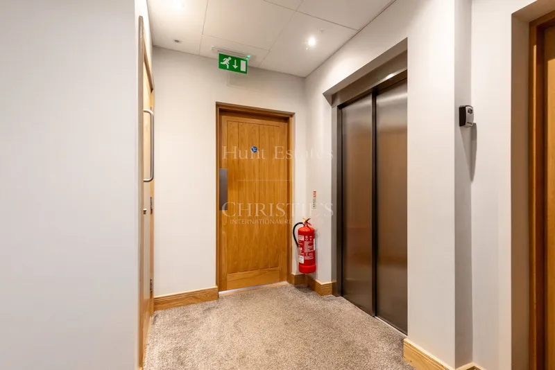 Modern Two-Bedroom Apartment With Parking In St Saviour — photograph 5