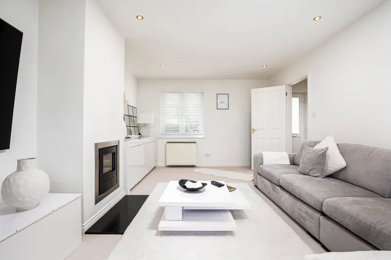 Detached Gated Family Home FIRST TIME BUYER ONLY — photograph 4