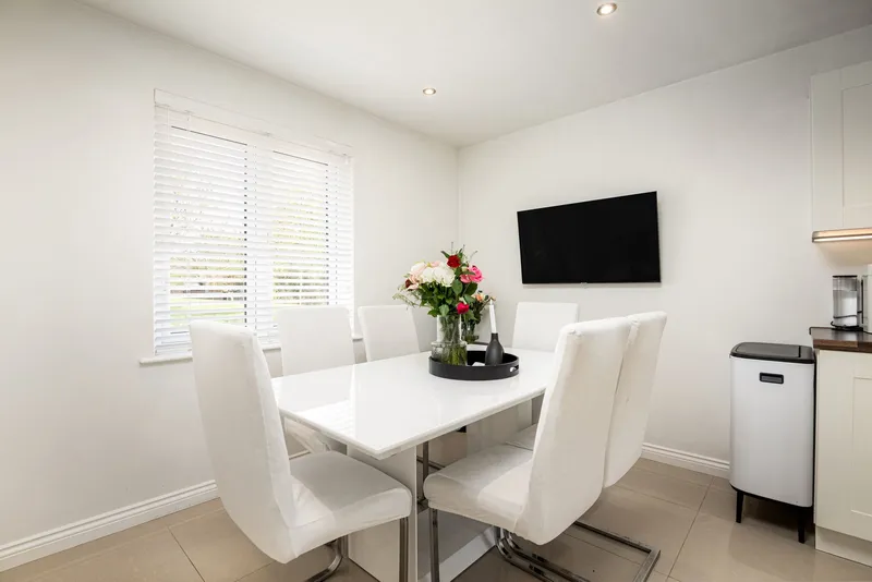 Detached Gated Family Home FIRST TIME BUYER ONLY — photograph 9