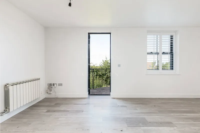 One Bedroom Apartment With Parking — photograph 10