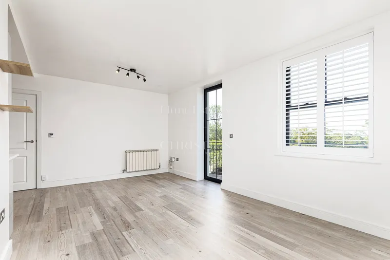 One Bedroom Apartment With Parking — photograph 9