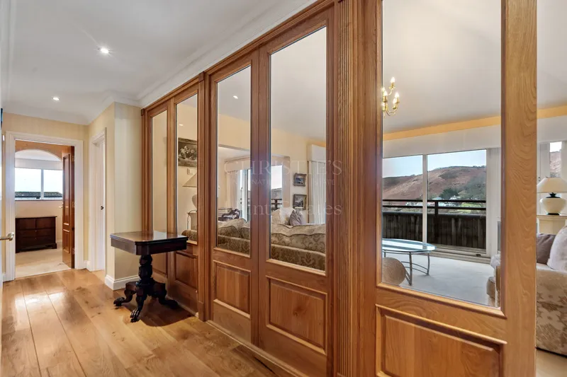 Penthouse Apartment Set in Picturesque Location with Sea Views — photograph 8