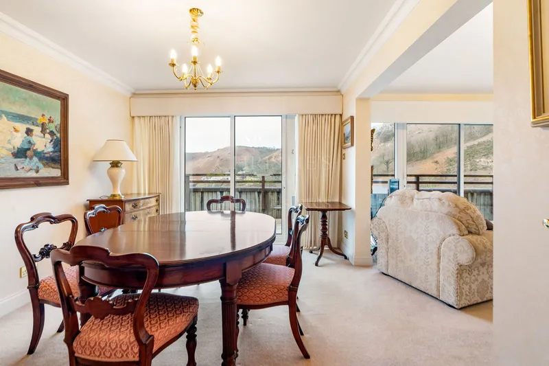 Penthouse Apartment Set in Picturesque Location with Sea Views — photograph 6