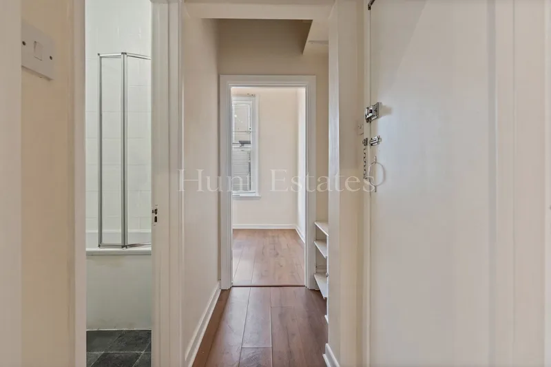 One bedroom ground floor apartment with communal courtyard — photograph 5