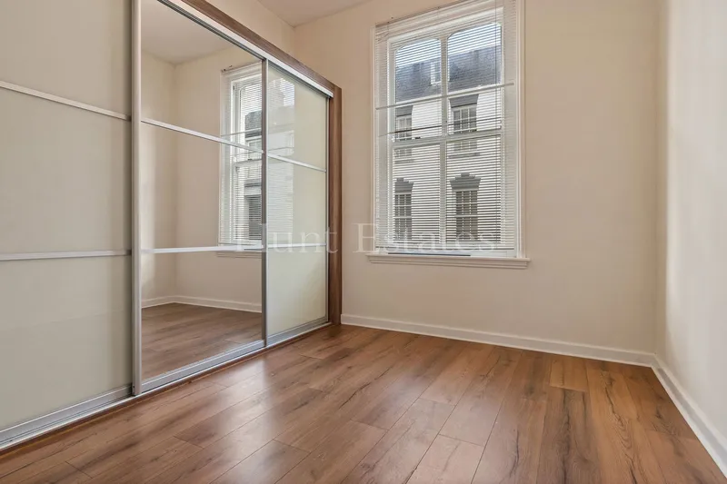One bedroom ground floor apartment with communal courtyard — photograph 6