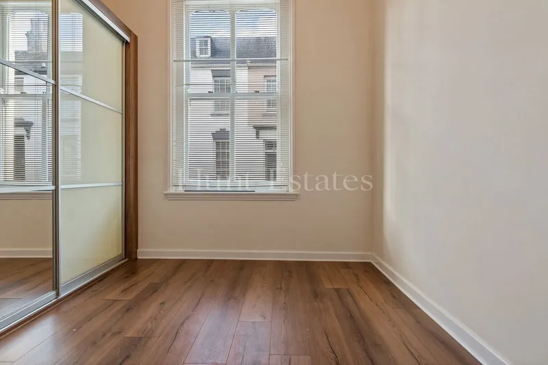 One bedroom ground floor apartment with communal courtyard — photograph 7