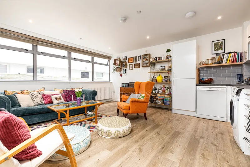 NEW PRICE & OPEN VIEWING – Modern Two-Bedroom Ground Floor Apartment — photograph 5