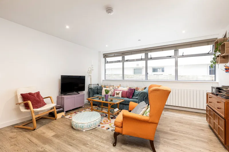 NEW PRICE & OPEN VIEWING – Modern Two-Bedroom Ground Floor Apartment — photograph 4