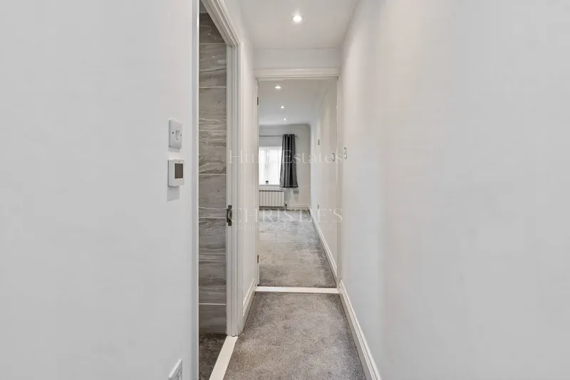 Spacious One Bedroom Apartment On Town Outskirts With Parking — photograph 6