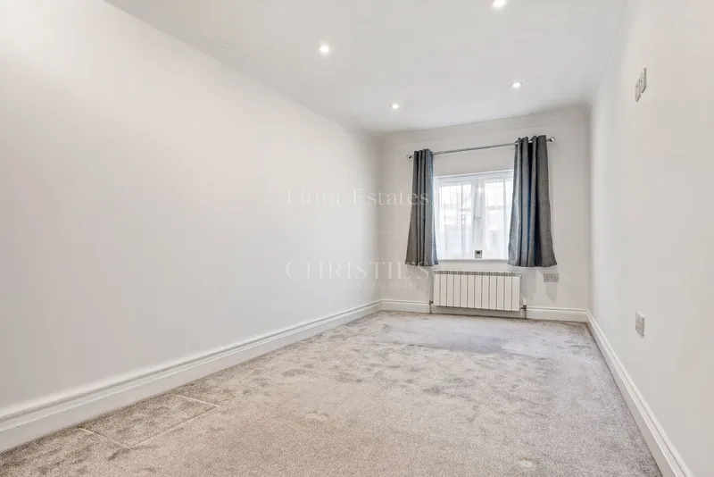 Spacious One Bedroom Apartment On Town Outskirts With Parking — photograph 7