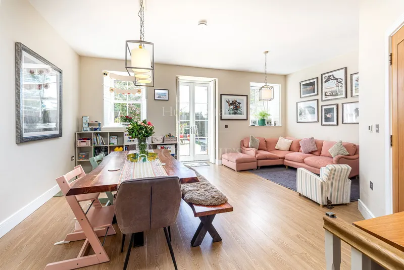 Four-Bedroom, Three-Bathroom Barn Conversion With South Facing Garden — photograph 8
