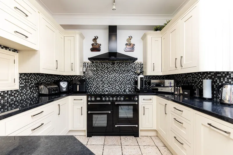 Immaculately Presented Four Bedroom Home (1,500 sq. ft.) In A Quiet And Convenient Location — photograph 3