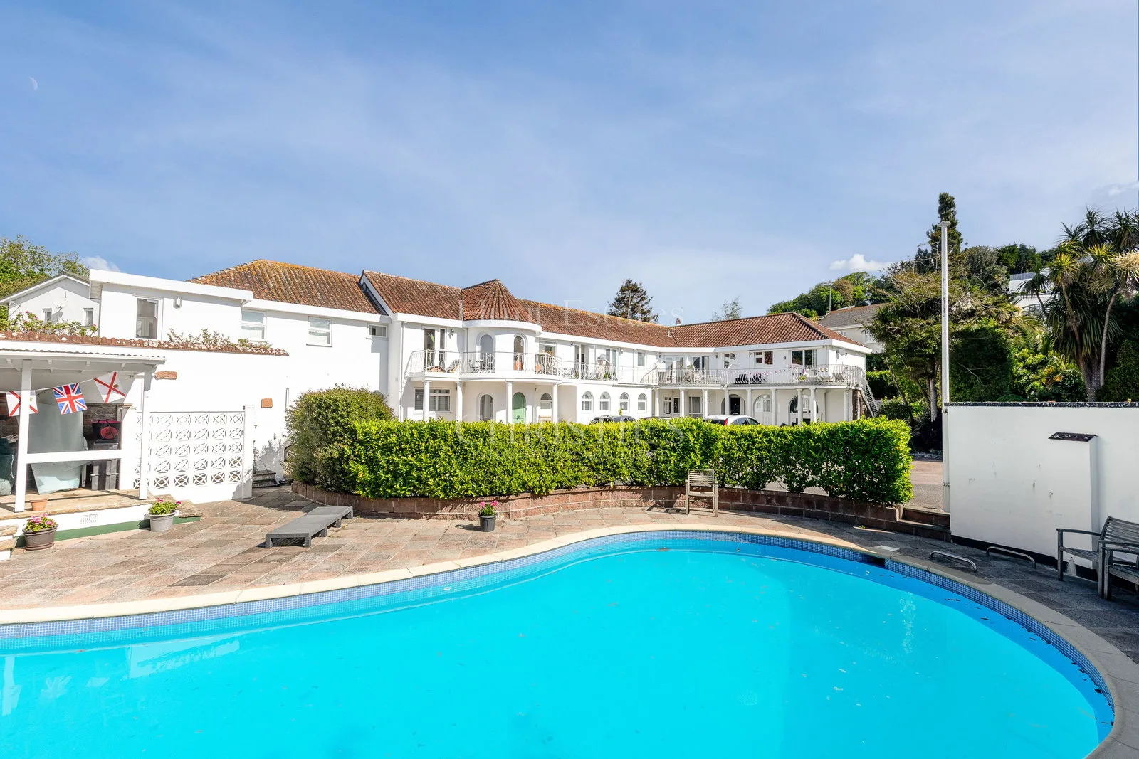 Three Bedroom Home With Parking — main photograph