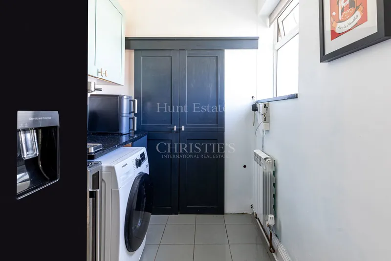 Three Bedroom Home With Parking — photograph 7