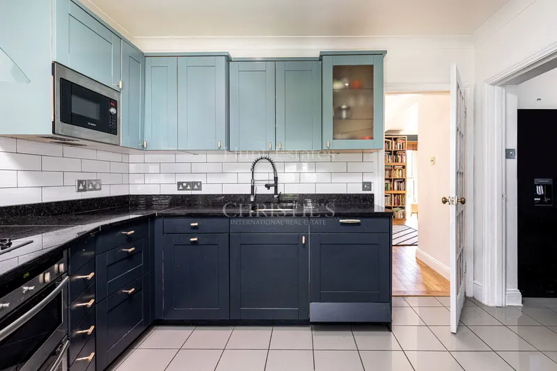 Three Bedroom Home With Parking — photograph 5