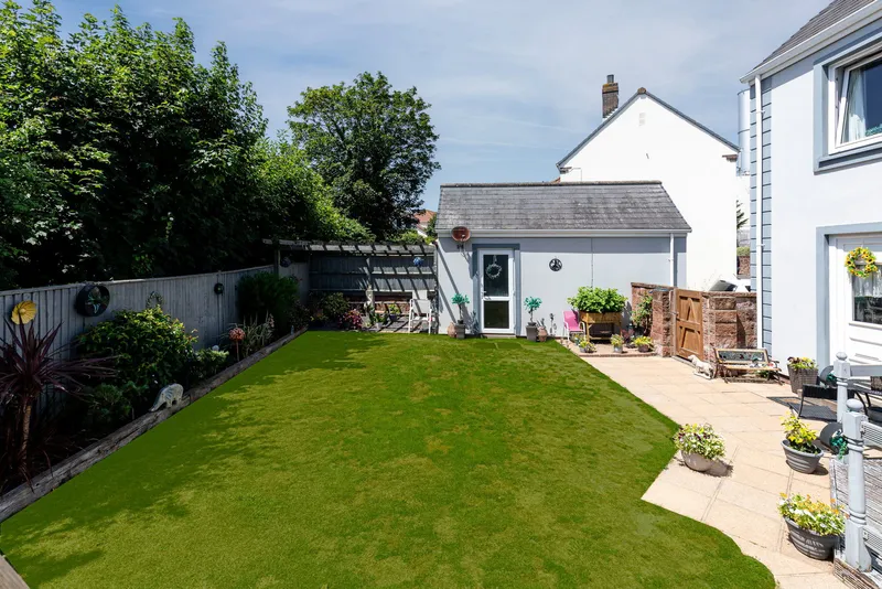Detached Family Home with South West Facing Garden — photograph 3