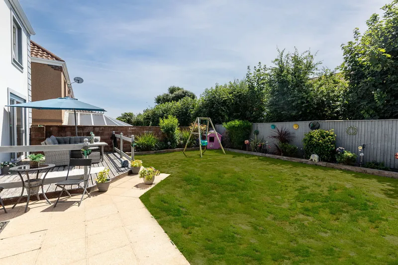 Detached Family Home with South West Facing Garden — photograph 2