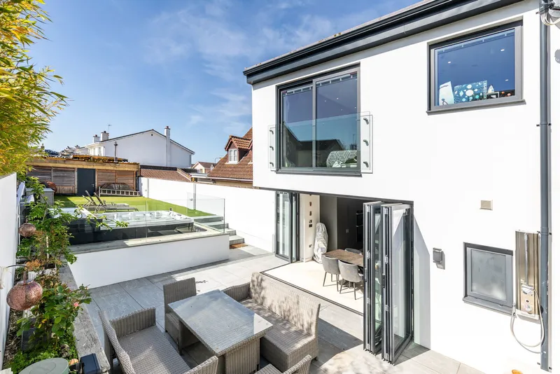 Contemporary Smart Home Moments from Green Island Beach — main photograph