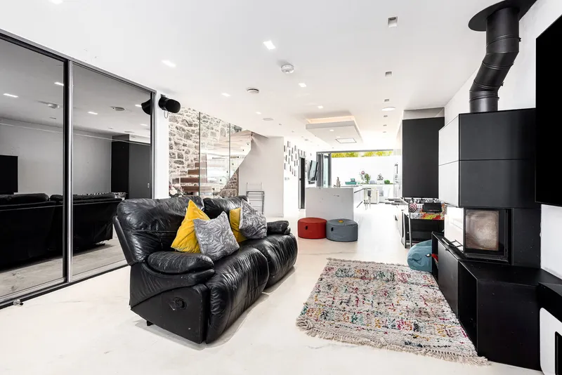 Contemporary Smart Home Moments from Green Island Beach — photograph 8
