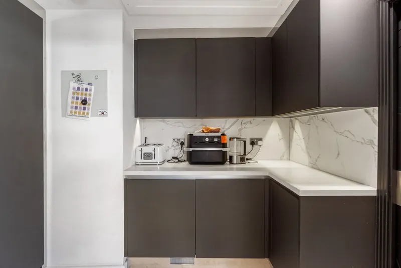 Contemporary Smart Home Moments from Green Island Beach — photograph 10