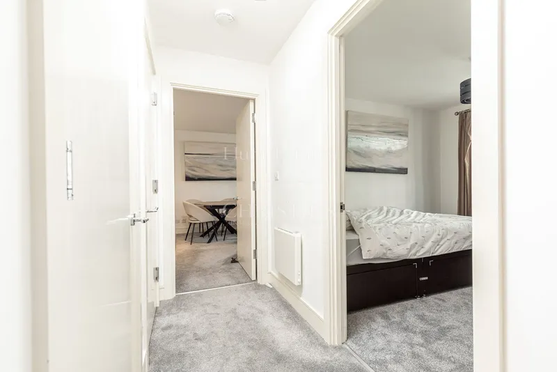 Two Bedroom Apartment With Sea Views — photograph 9