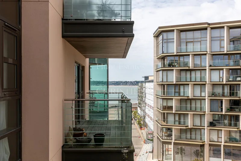 Two Bedroom Apartment With Sea Views — photograph 2