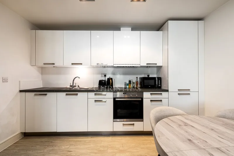 Two Bedroom Apartment With Sea Views — photograph 4
