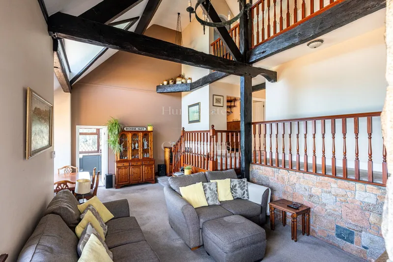 Coastal Detached Home with Exceptional Panoramic Views — photograph 6
