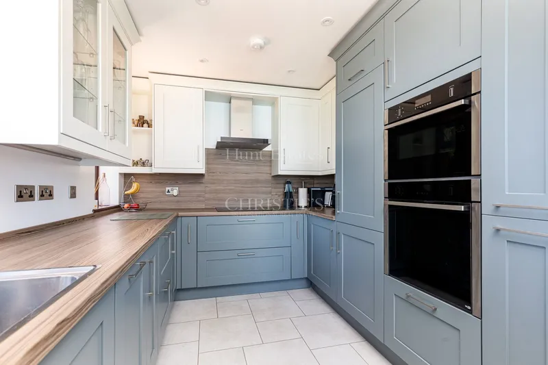 Coastal Detached Home with Exceptional Panoramic Views — photograph 5