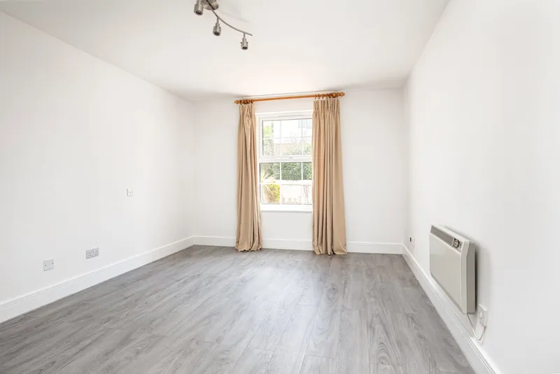 One-Bedroom Apartment with Terrace & Underground Parking — photograph 10