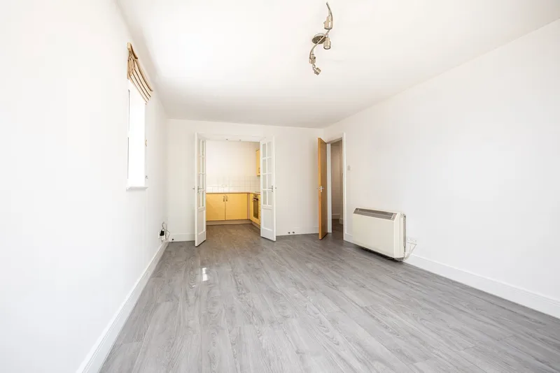 One-Bedroom Apartment with Terrace & Underground Parking — photograph 5