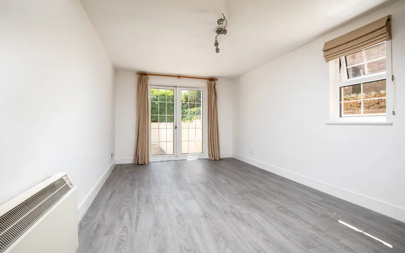 One-Bedroom Apartment with Terrace & Underground Parking — photograph 7