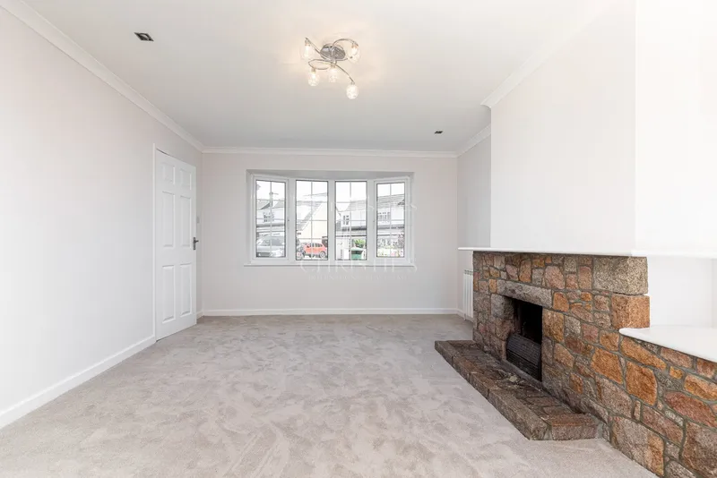 Four Bedroom Family Home in a Quiet St Lawrence Cul-de-Sac — photograph 6