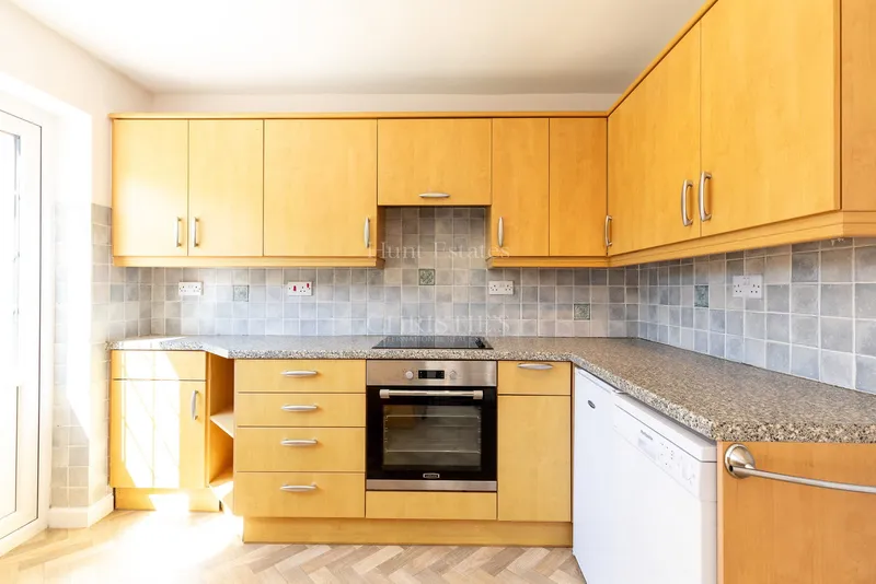 Four Bedroom Family Home in a Quiet St Lawrence Cul-de-Sac — photograph 10