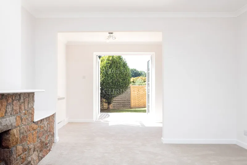 Four Bedroom Family Home in a Quiet St Lawrence Cul-de-Sac — photograph 4