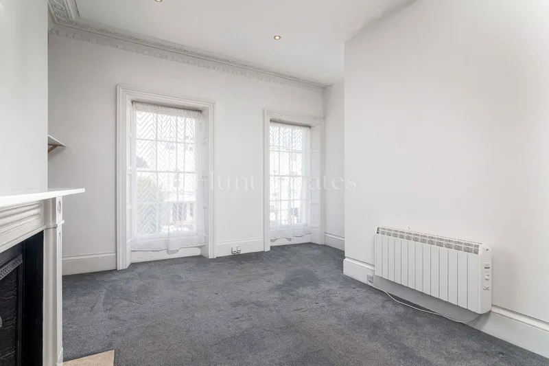 Light and airy two bedroom apartment in a quiet location — photograph 8
