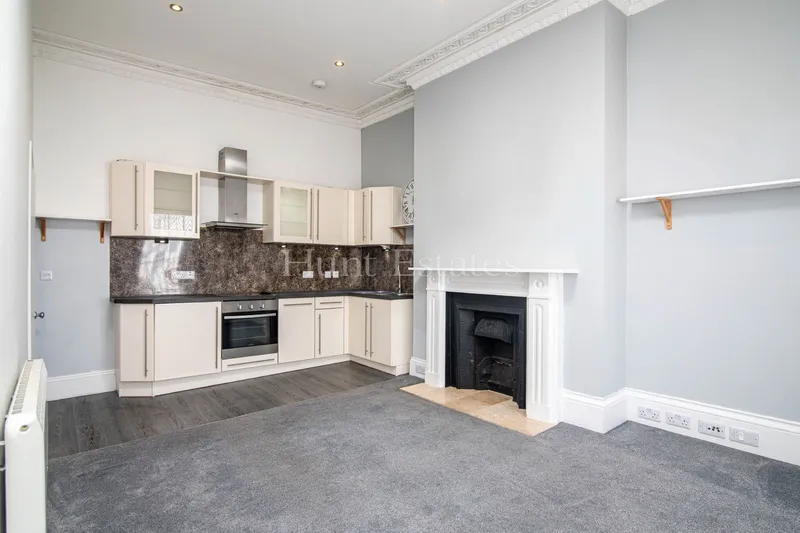 Light and airy two bedroom apartment in a quiet location — photograph 5