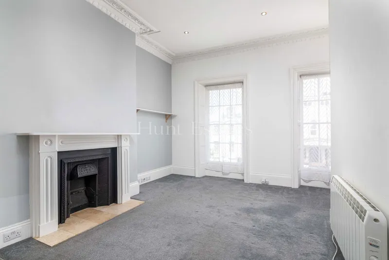 Light and airy two bedroom apartment in a quiet location — photograph 7