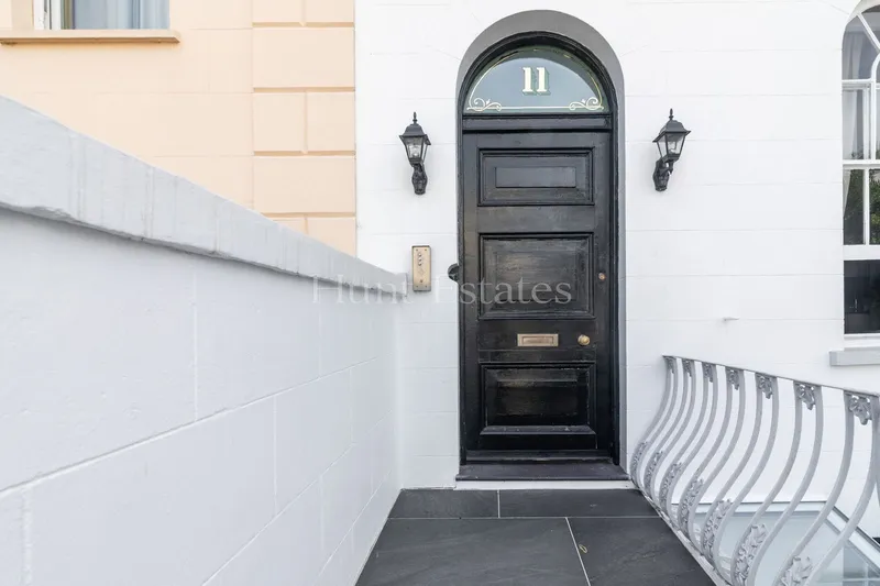 Light and airy two bedroom apartment in a quiet location — photograph 2