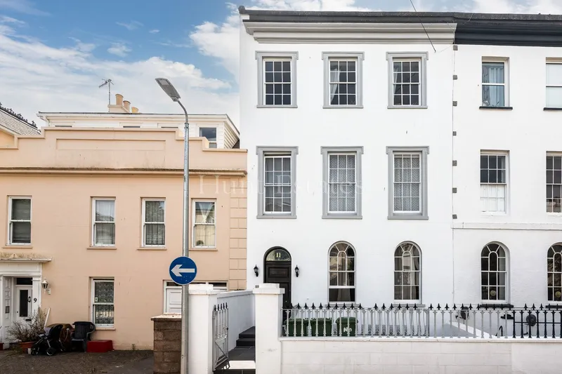Light and airy two bedroom apartment in a quiet location — main photograph