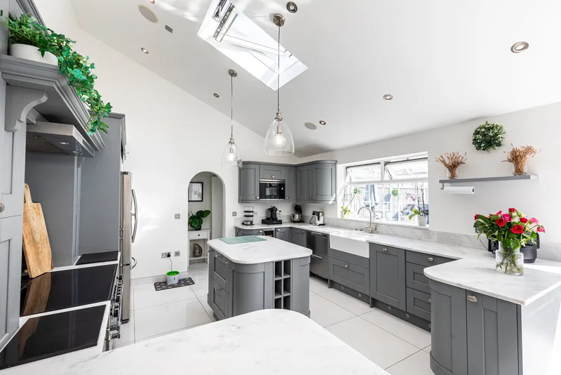 Beautifully Presented Victorian House With A Suntrap Garden — photograph 8