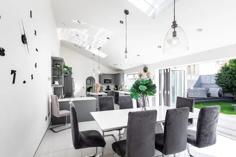 Beautifully Presented Victorian House With A Suntrap Garden — photograph 4