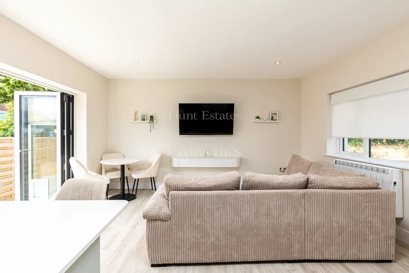 Beautifully Renovated Two-Bedroom Detached Home — photograph 5