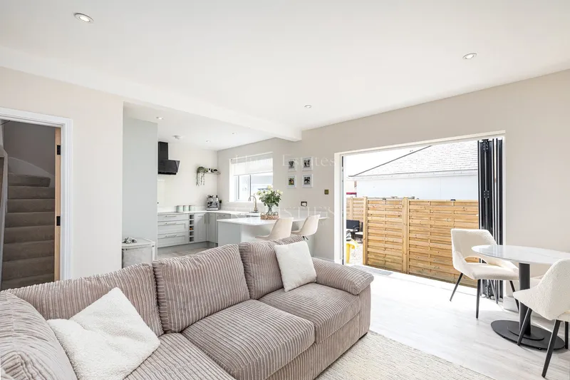 Beautifully Renovated Two-Bedroom Detached Home — photograph 3