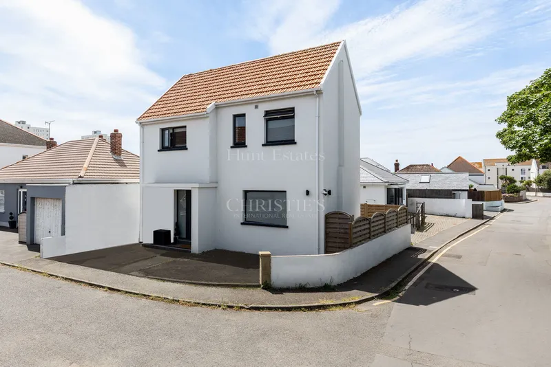 Beautifully Renovated Two-Bedroom Detached Home — main photograph