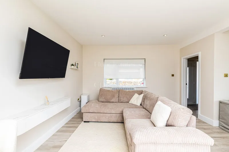 Beautifully Renovated Two-Bedroom Detached Home — photograph 7