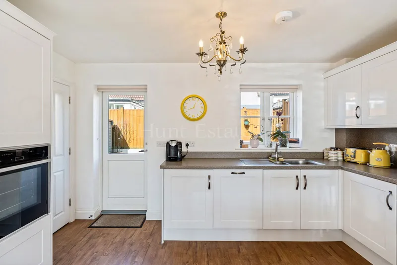 An immaculate two bedroom, two bathroom house – over 55’s only — photograph 8