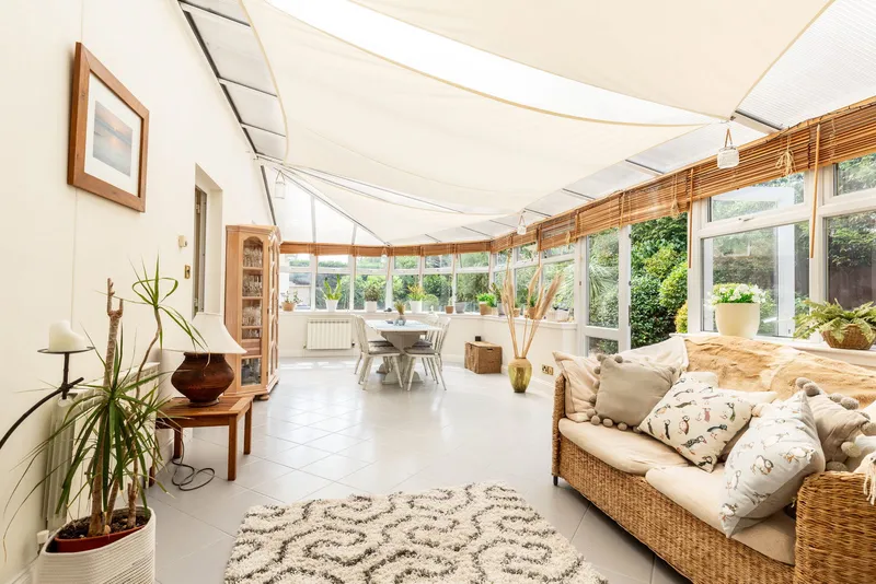 Exceptional Six Bedroom Home with 4,000 Sq. Ft of Versatile Accommodation — photograph 10
