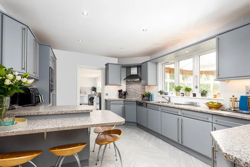 Exceptional Six Bedroom Home with 4,000 Sq. Ft of Versatile Accommodation — photograph 7