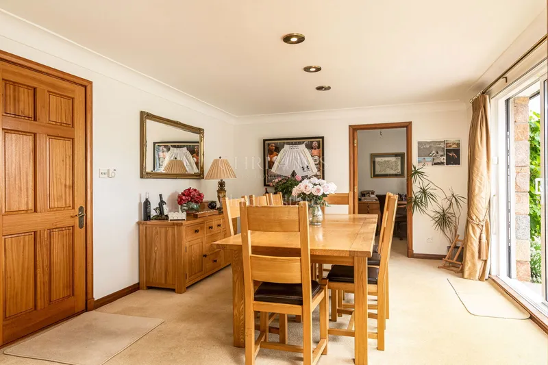 Substantial 4 Bedroom Dormer Bungalow In A Delightful Rural Setting — photograph 7